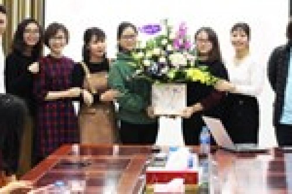 Rộn ràng ngày 8/3: Chị em ICOGroup tan chảy trong cơn mưa lời chúc