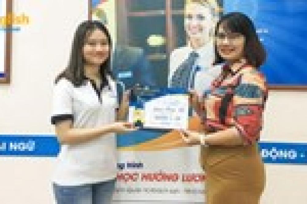 Nữ sinh ICOEnglish nhận học bổng 5000 CHF của BHMS  Trường nằm TOP tốt nhất thế giới