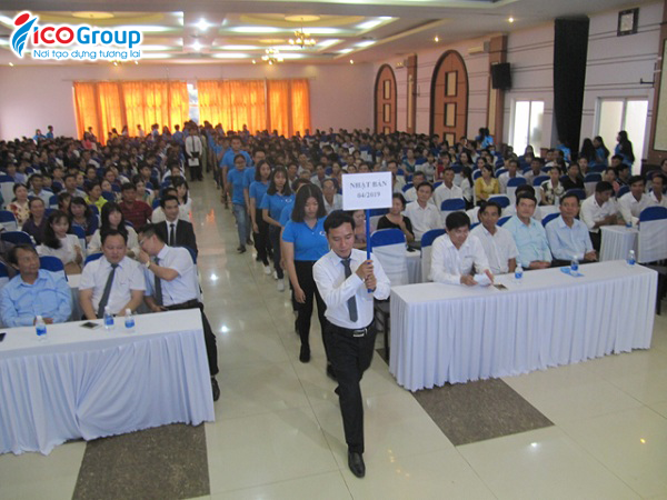 Các tân du học sinh Nhật Bản, Hàn Quốc tiến lên sân lễ
